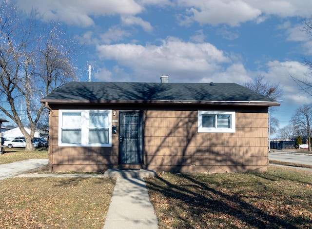 bungalow-style house featuring a front yard