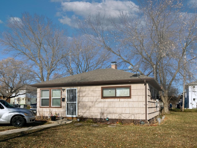 view of front of property with a front lawn