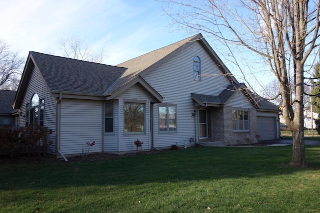 view of front of house featuring a garage and a front yard