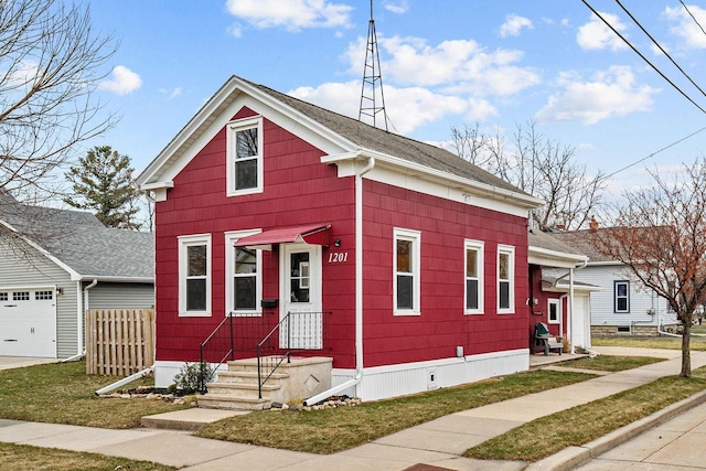 view of front facade featuring a front yard