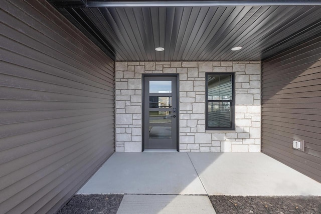 entrance to property with a patio