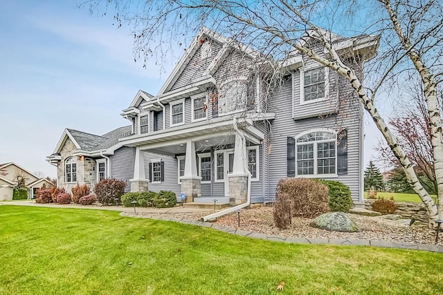 view of front of house featuring a front yard