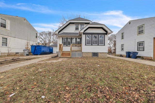 bungalow-style house featuring a front lawn