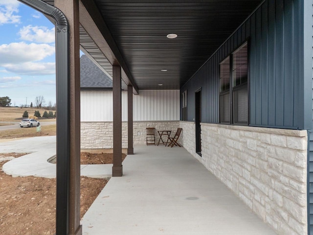 view of patio / terrace with a porch