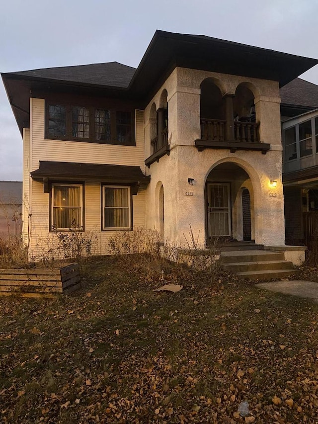 view of front facade with a balcony