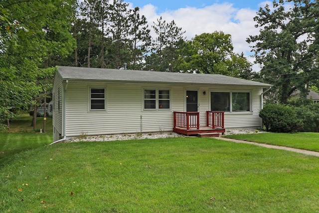 single story home featuring a front lawn