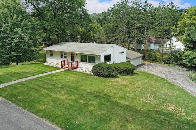 view of front of property with a front lawn