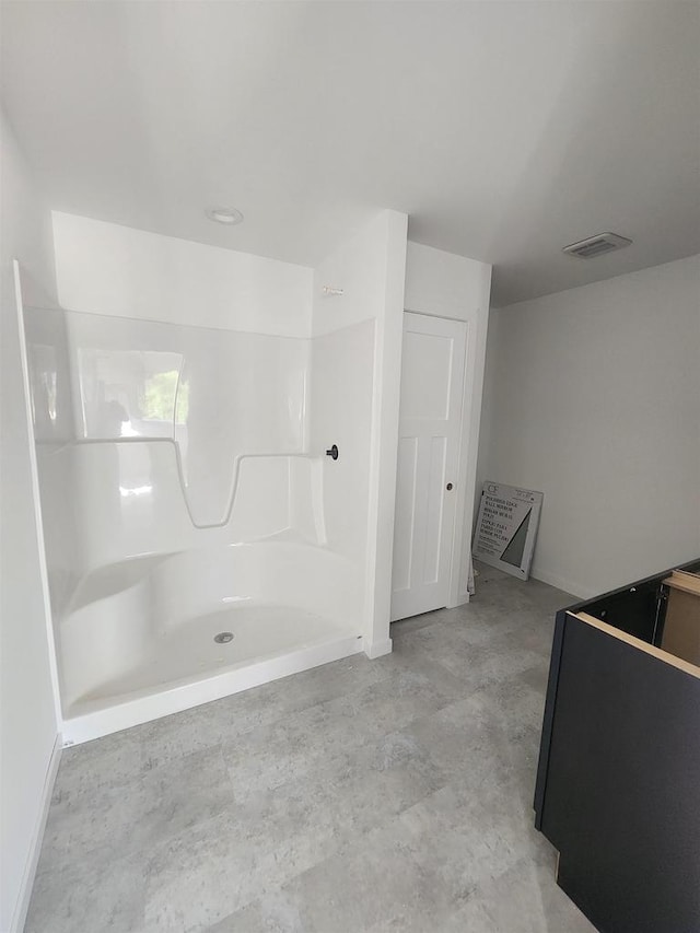 236 Russell Ct, Jefferson, WI 53549 - bathroom featuring a shower