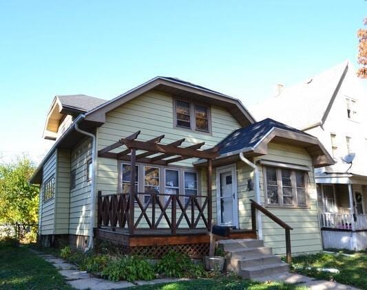 bungalow with a pergola