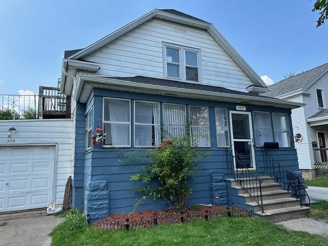 view of front of house with a garage