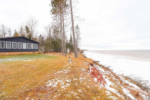 view of yard with a water view