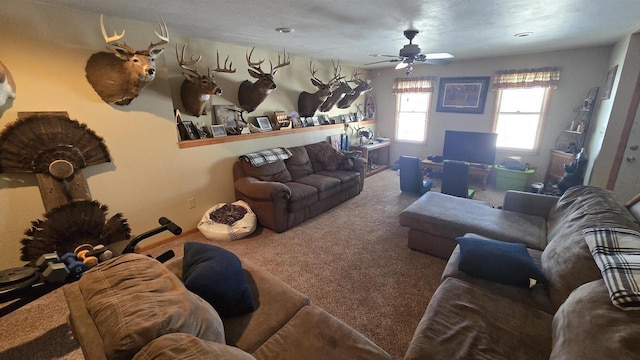 carpeted living room featuring ceiling fan