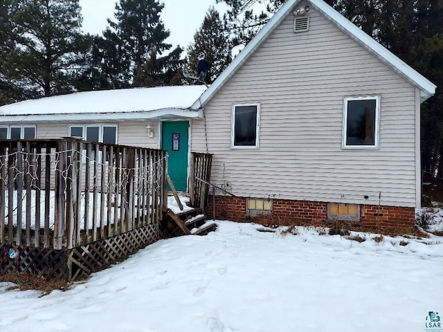 view of front facade featuring a deck