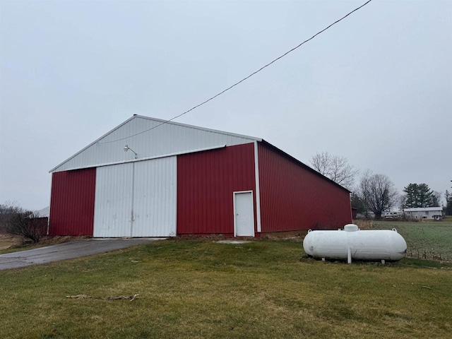 view of outbuilding featuring a lawn