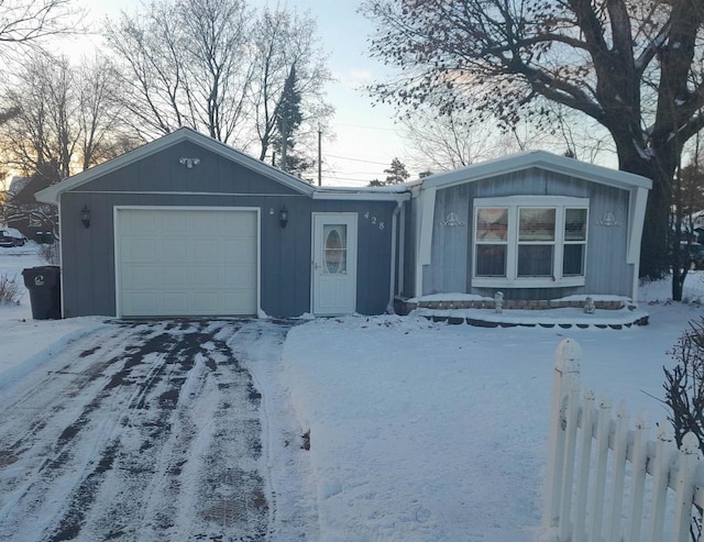 view of front facade featuring a garage