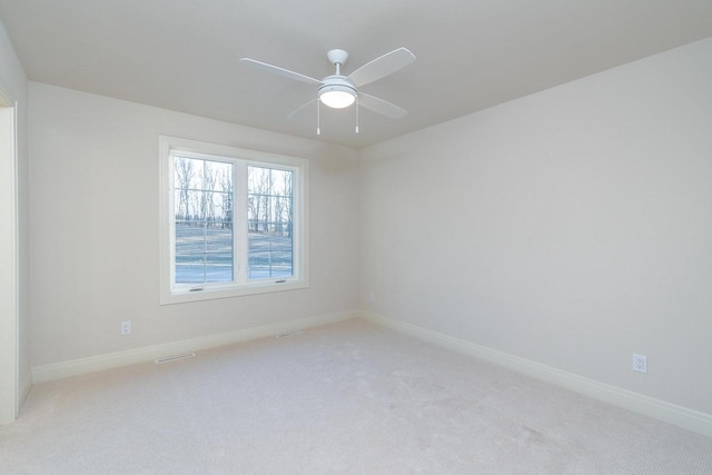 carpeted empty room featuring ceiling fan