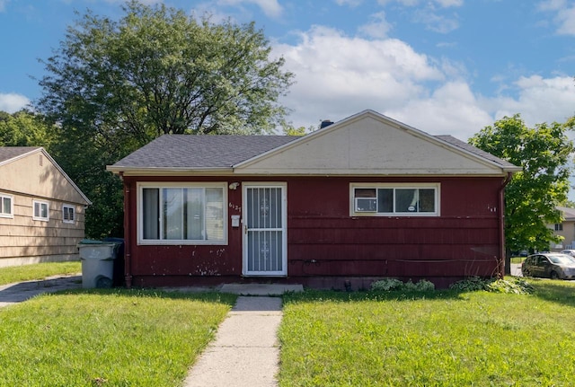 view of front of property with a front yard