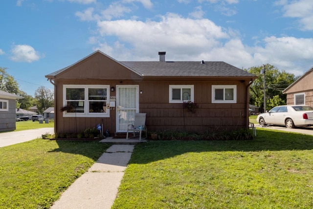 bungalow-style home featuring a front lawn