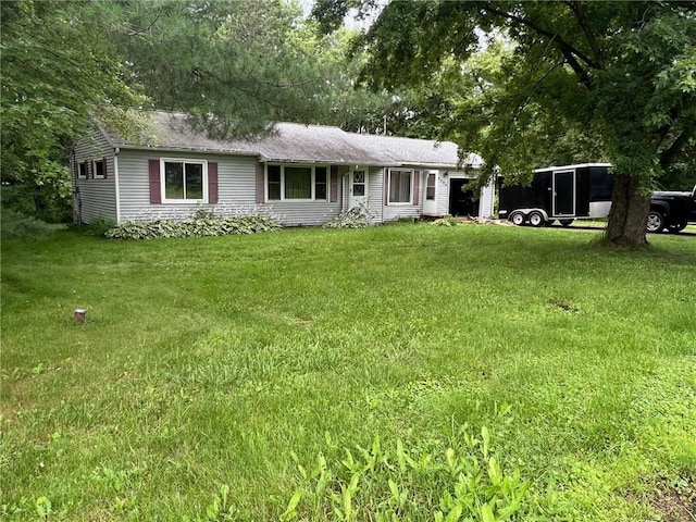 view of front of home featuring a front lawn