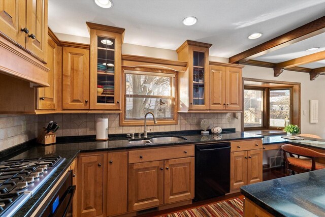 dining area featuring hardwood / wood-style flooring, crown molding, and an inviting chandelier