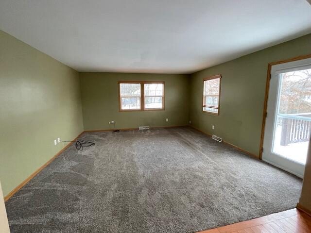 unfurnished room featuring carpet