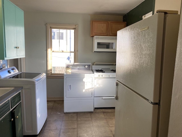 laundry area featuring washer and dryer