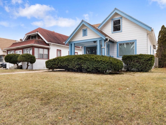 view of front facade featuring a front lawn