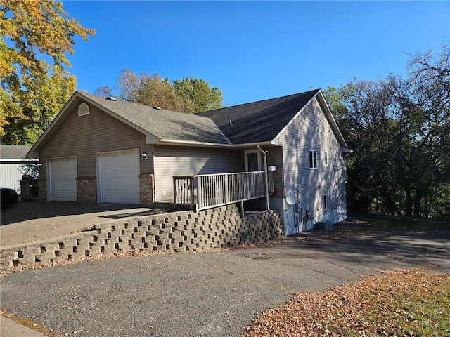 view of front facade featuring a garage