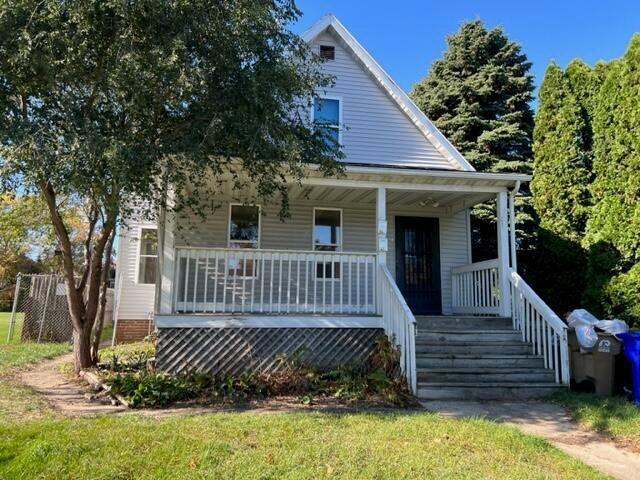 bungalow with a front lawn and covered porch