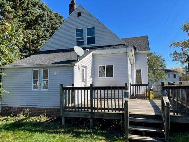 back of house featuring a wooden deck