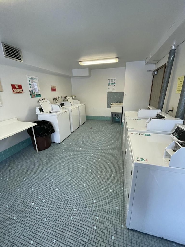 laundry area with tile patterned flooring and washer and clothes dryer