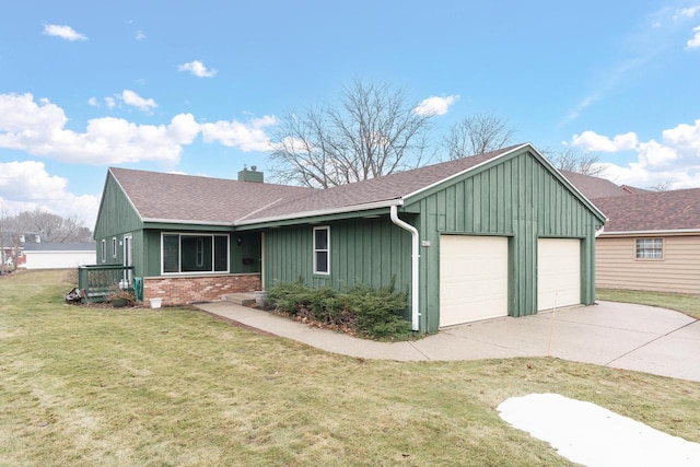 ranch-style home featuring a front lawn and a garage