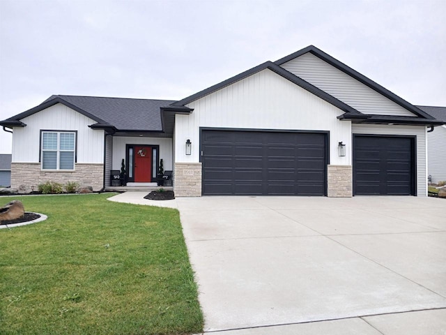 view of front facade featuring a garage and a front lawn