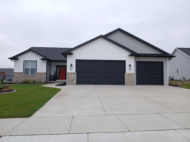 view of front of house featuring a garage and a front lawn