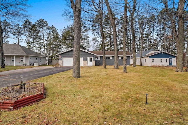 view of front of house with a front lawn and a garage