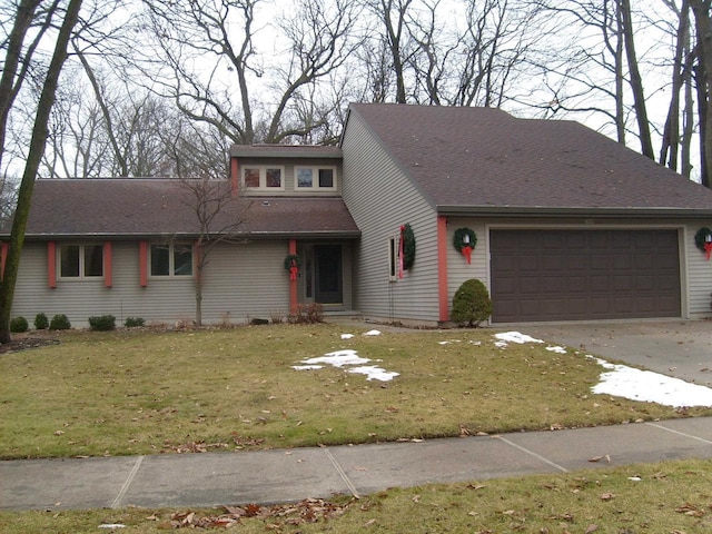 view of front facade featuring a front yard and a garage