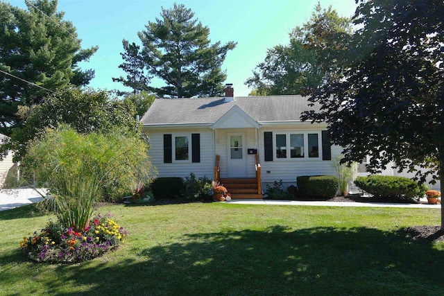 single story home featuring a front yard