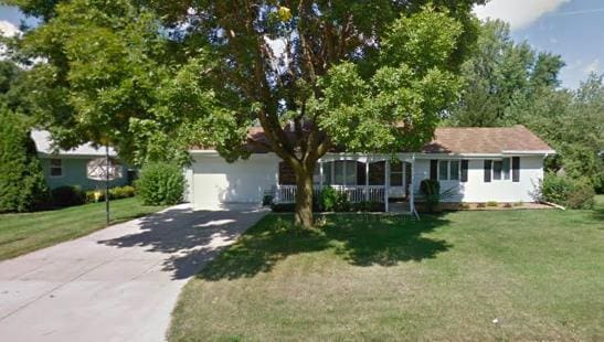 view of front of property featuring a front yard and a garage