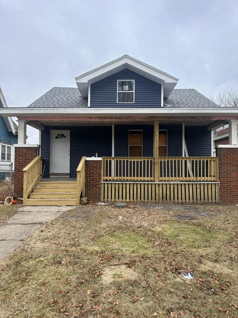 view of front of property featuring covered porch