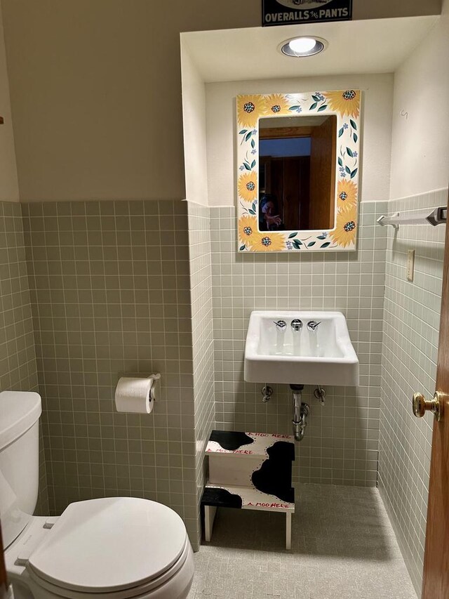 N7859 Lakeside Park Rd, Elkhart Lake, WI 53020 - bathroom featuring sink, tile walls, and toilet