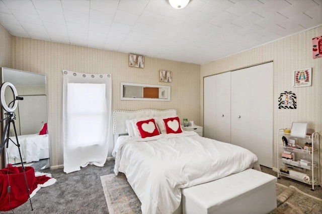 carpeted bedroom featuring a closet