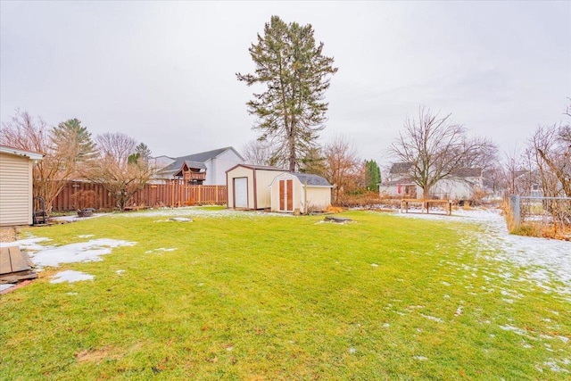 view of yard with a storage unit