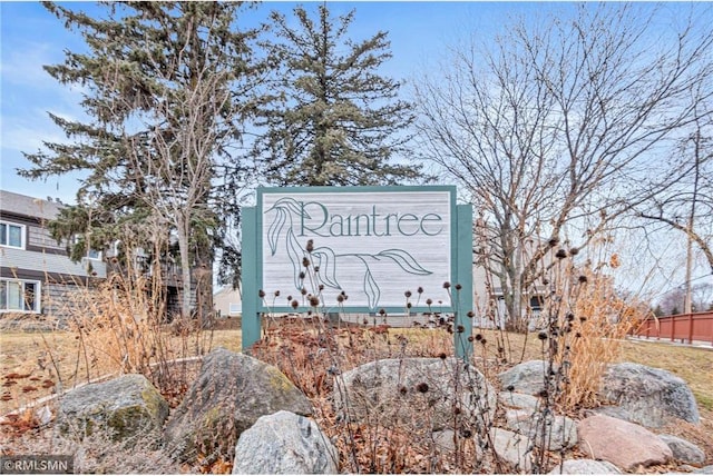 view of community / neighborhood sign