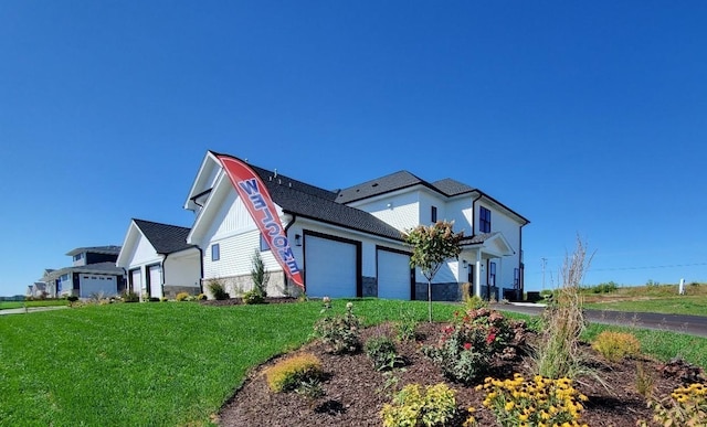 view of front facade featuring a front lawn and a garage