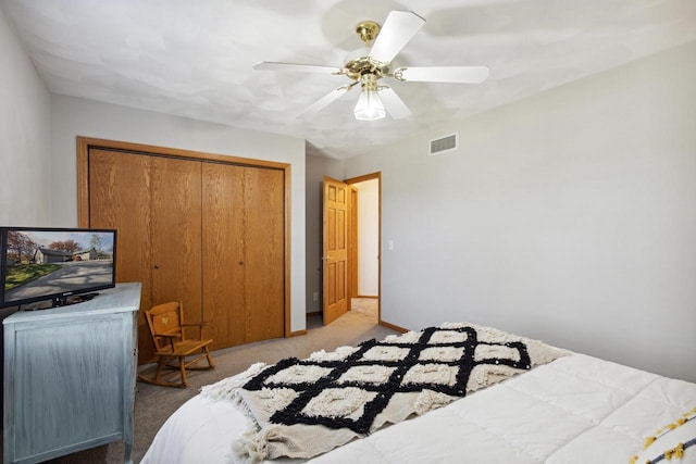 bedroom with carpet flooring, ceiling fan, and a closet