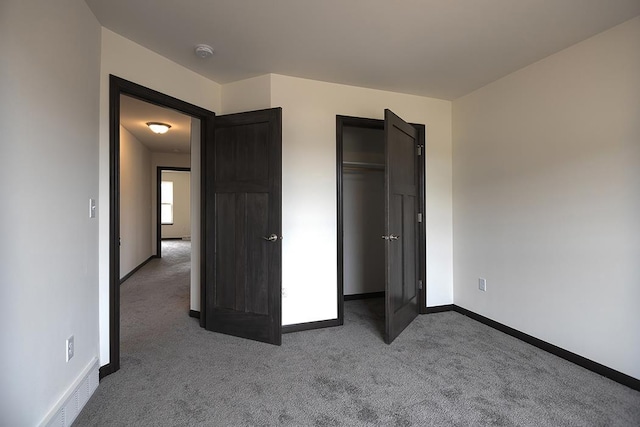 unfurnished bedroom with carpet flooring and a closet