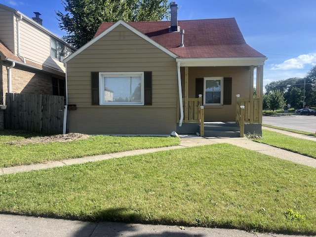 view of front facade with a front lawn