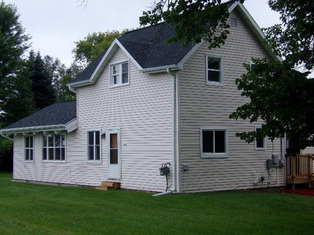 back of house featuring a lawn