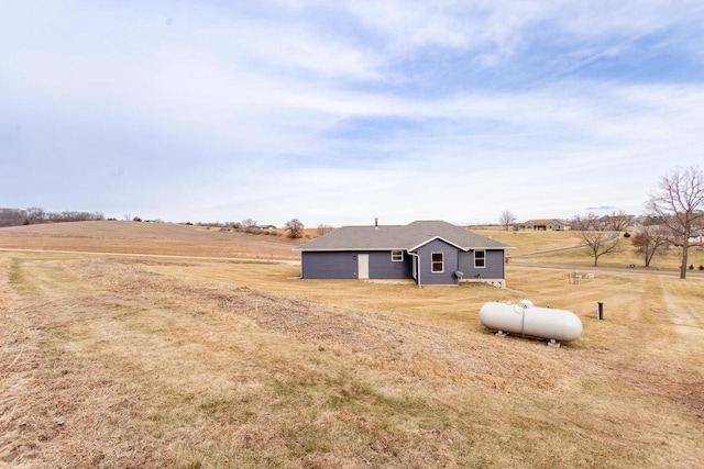 view of yard featuring a rural view