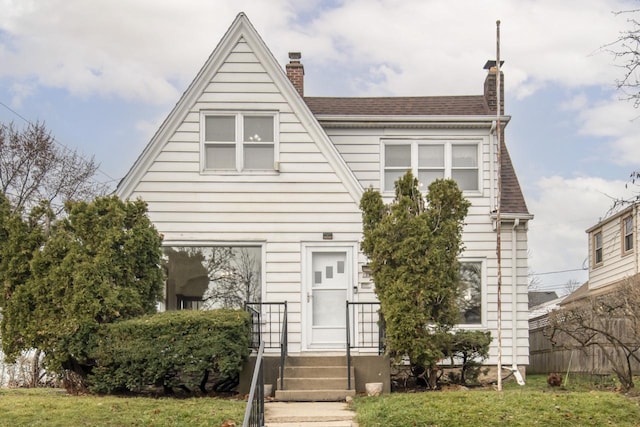 view of front of home with a front lawn